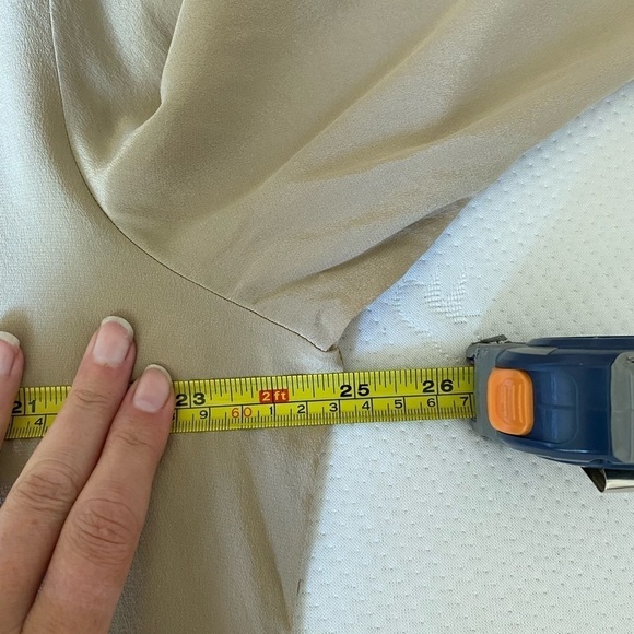 Boss by Hugo Boss Women’s Silk Button Down Blouse Tan Size Fit S Business Casual - Picture 8 of 8